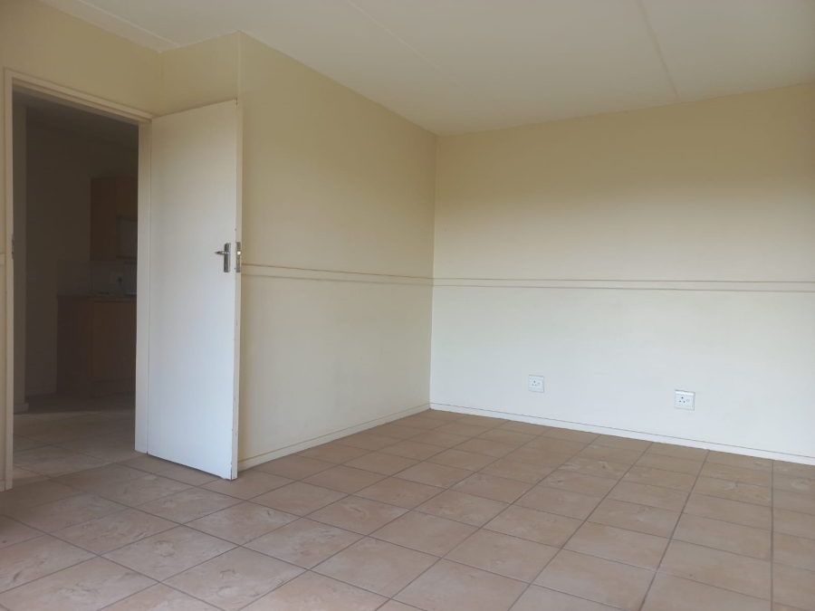 2 Bedroom Property for Sale in Kannoniers Park North West